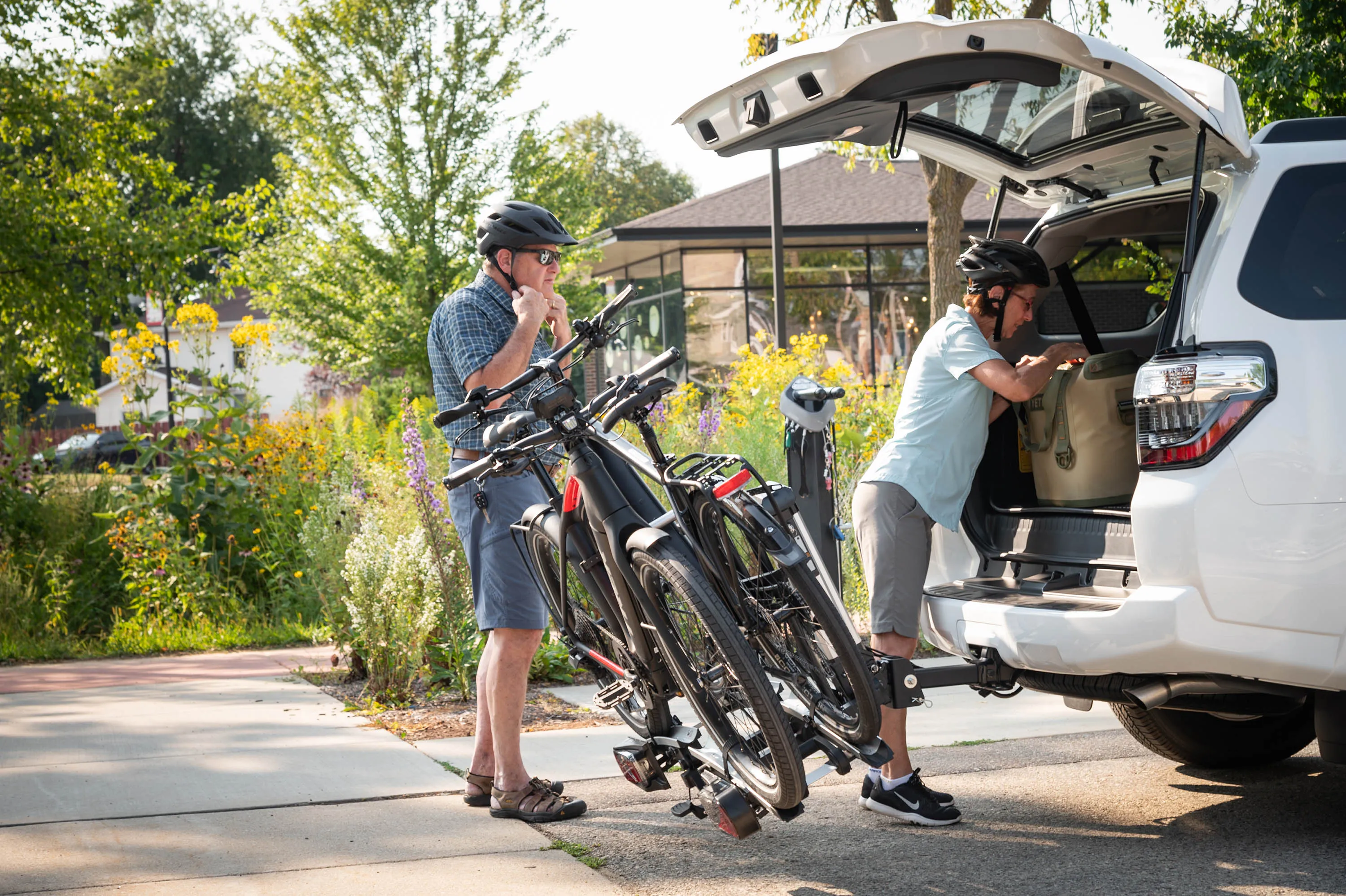 Door County 2 Bike Motorized Hitch Rack, Electric Lift, Easy Tilt & Electric Rear Lights